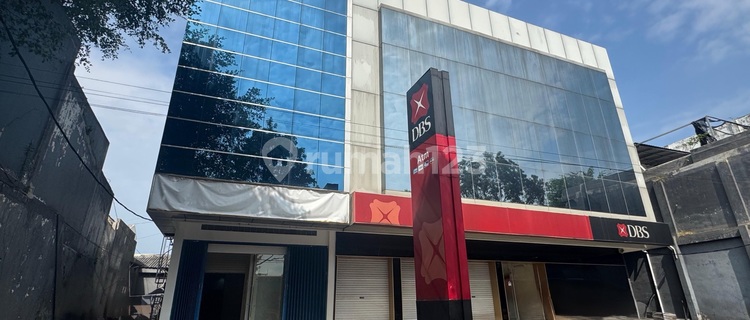 3-Story Shop House for Rent in Slamet Riyadi Street, Downtown Solo 1