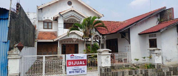 Rumah dokter 2 lantai plus paviliun 1