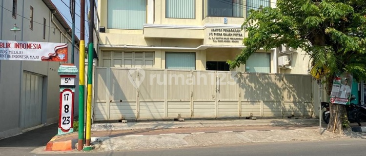 Commercial Building Strstegis 1