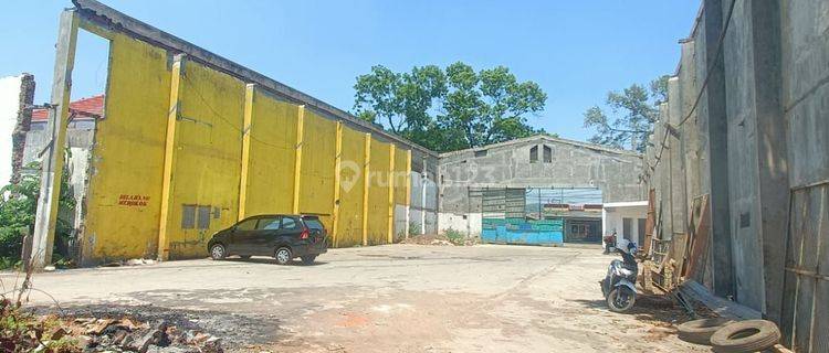 Gudang di poros jalan Madyopuro 1