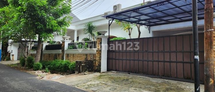For Rent Ready-to-Occupy House in Kemang Utara, South Jakarta 1