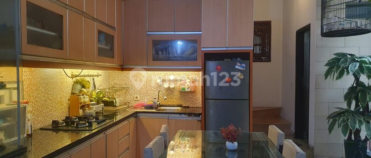 For Sale 2-Story House, 4+1 Bedrooms in Tomang, Jakarta 1
