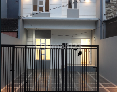 Minimalist New 3-Story House, Unfurnished Kelapa Gading SHM 1