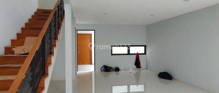 Dijual Rumah Baru 2 Lantai Minimalis Cakep di Mainroad Thi 2, Bandung 1