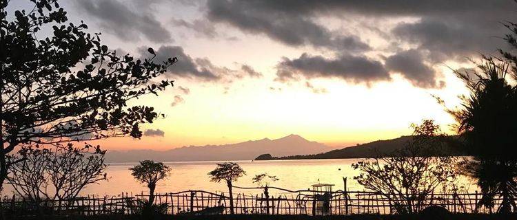 Land On The Beach In Sekotong Near Gili Asahan And Bangko Bangko Surfing Spot, There Is A Small Bungalow On The Top Of The Land  1