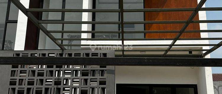 Di  Rumah Baru Lokasi Di BSD Griyaloka 1