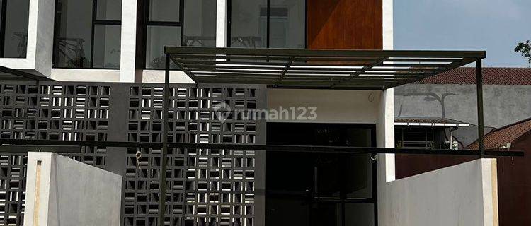 Di  Rumah Baru Lokasi Di BSD Griyaloka 1