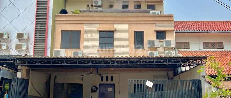 Active Kost with 20 Rooms in Benhil, a Step Away from Jendral Sudirman Street 1