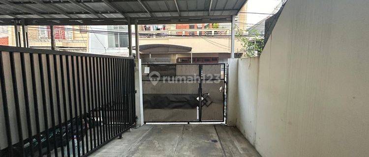 Disewakan Rumah 2 Lantai di Tomang Jakarta Barat 1