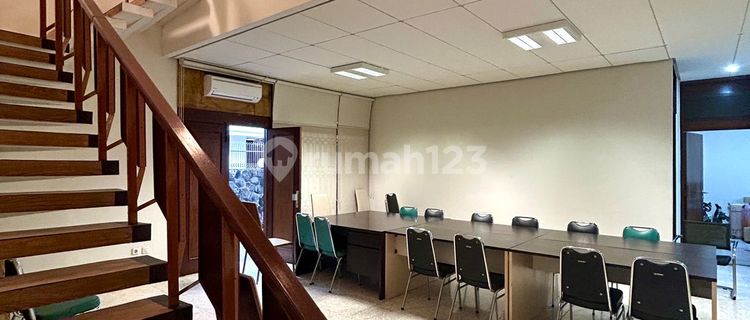 Disewakan Rumah 2 Lantai Siap Pakai di Tomang Jakarta Barat 1