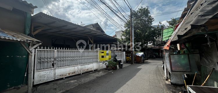 Old House for Sale, Suitable for Boarding in Tomang, West Jakarta 1