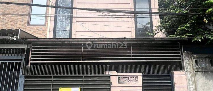 Dijual Rumah 2,5 Lantai di Tomang Jakarta Barat 1