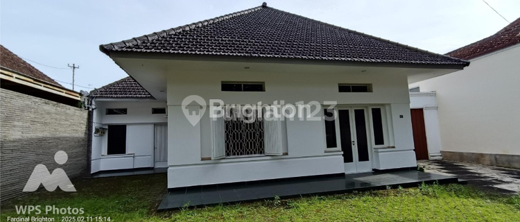 Well-Maintained Old House 725 m2 Land Area Near Jl Ijen, Oro Oro Dowo, Klojen, Malang City 1