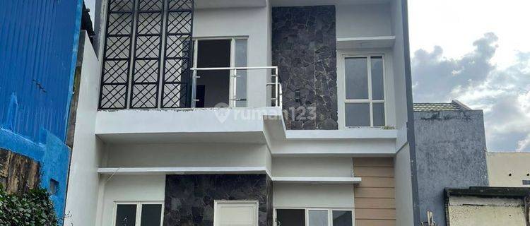 Dijual Rumah Mewah 2 Lantai Dekat Bandara Makassar 1