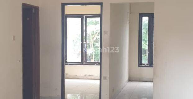 Rumah 2 lantai dkt green lake city siap huni dijual BU 1