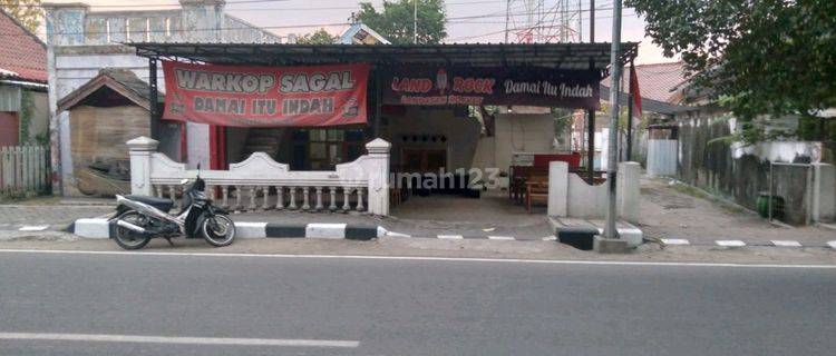 Rumah Tengah Kota " Minyak " Di Bojonegoro. Jawa Timur. SHM 1