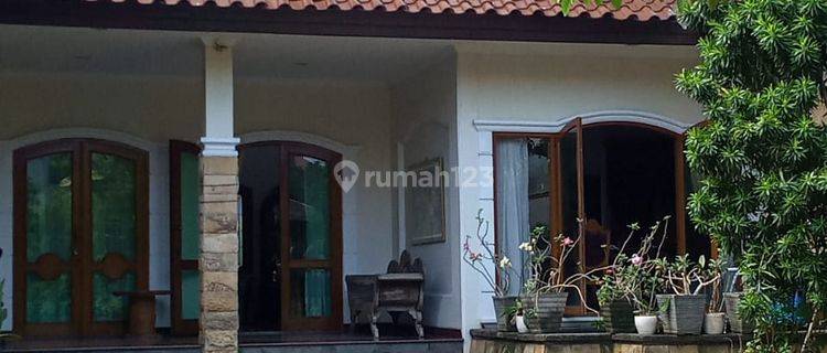 Rumah Besar Dengan Taman Luas di Kemang Pratama Regency Bekasi 1