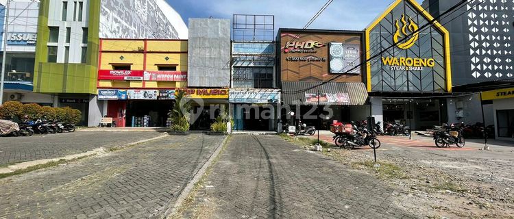 For Sale Pionir Kemerdekaan Street Near Unhas 1