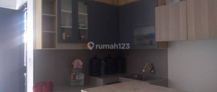 Rumah 2 Lantai Parkir Luas di Suvarna Cluster Flavio 1
