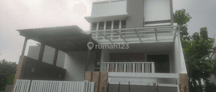 Rumah Ada Kolam Renang Semi Furnished SHM di Citra Gran Cibubur 1