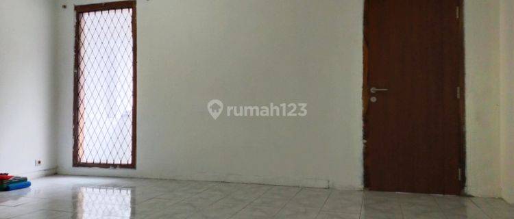 Rumah dengan Lingkungan Nyaman Aman Strategis di Mampang Prapatan 1