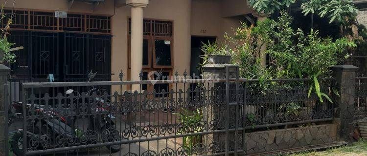 Rumah Sewa 2 Lantai Bagus Furnished SHM di Jatibening, Bekasi 1