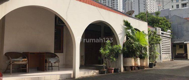 Dijual Rumah di Tanjung Duren timur 2 Lantai,KT 5+2, KM 3+ 2,hadapTimur, kondisi  Bagus ,surat HGB, cocok buat kos kosan 1