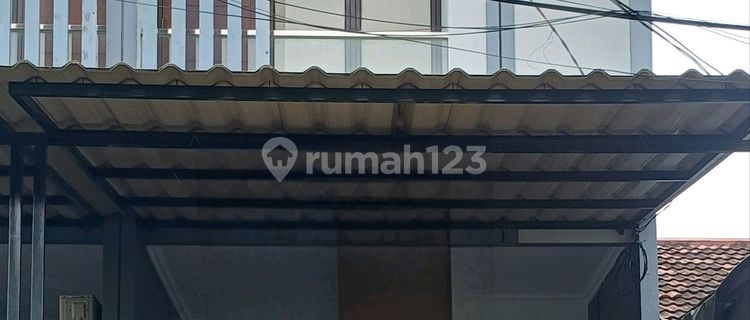 For Sale. 2-story house in Kalideres Permai, Move-in Ready, 3+1 Bedrooms, 3 Bathrooms, SHM Certificate, Piped Water, 2,200-watt Electricity. 1