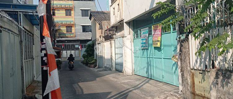 Dijual rumah siap huni 2 lantai dekat sekolahan di jalan keadilan 1