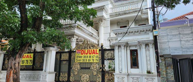 Rumah mewah dua lantai di Jl kramat VI, Kenari, Senen, Jakarta pusat 1