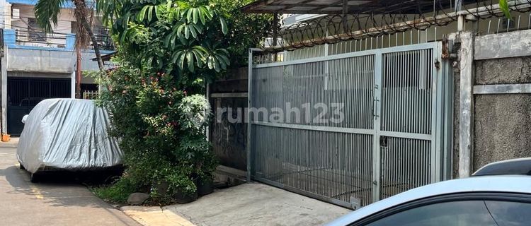 Rumah 2 Lantai Tengah Kota Strategis Tomang Jakarta Barat 1