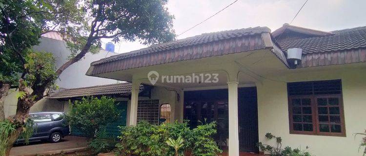 Rumah Bagus Halaman Luas Strategis Dekat Pusat Niaga, Kramat Jati 1