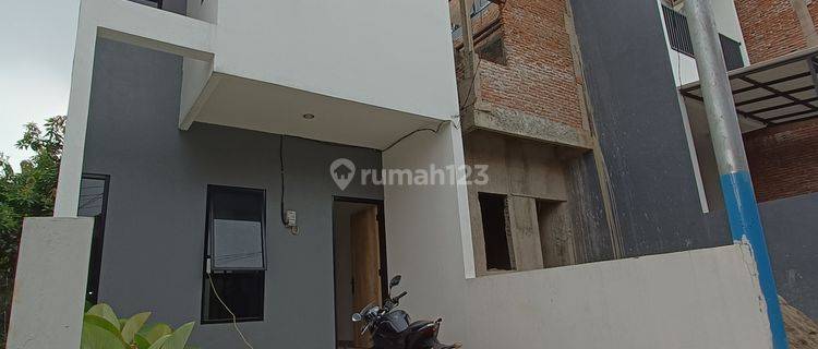 Rumah Murah di Ciracas, 2 Lantai, 3 Kamar 1