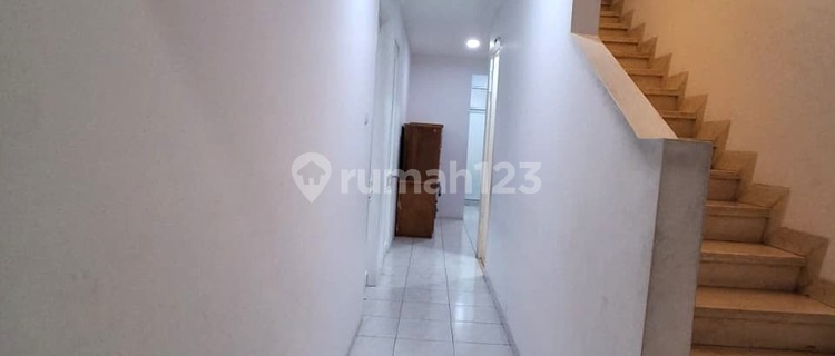 Executive Shop House for Sale in Kamal Muara, Attractive and Strategic Location 1