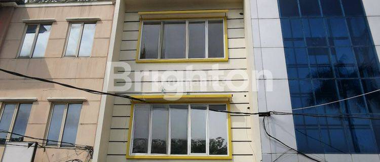 Ruko Green Garden deket Mcdonald Jalan Panjang Lokasi di Jalan Raya ukuran 5m x 30m 3 tingkat jakarta barat 1