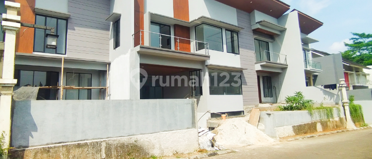 Nice New House Inside Townhouse in Pondok Labu 1