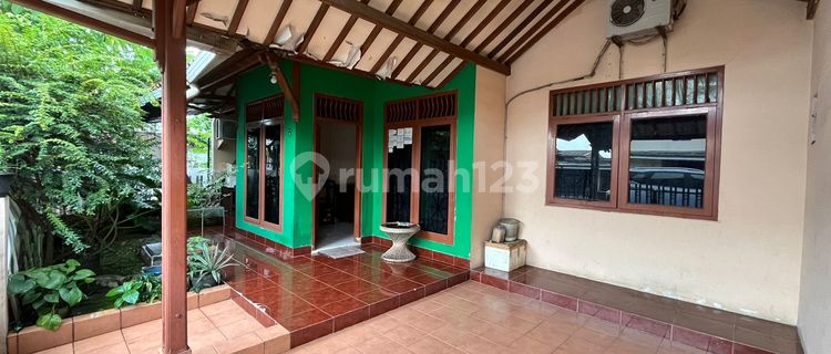 Rumah Lama Nyaman Adem di Beji Depok 1