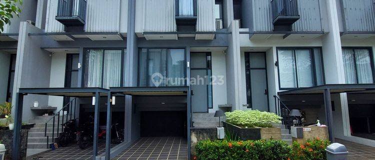 Disewakan Rumah 3 Lantai dalam cluster di Greenwich BSD 1