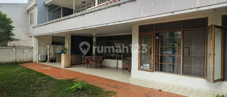 Well-Maintained Old House in Senopati Area, Kebayoran Baru 1