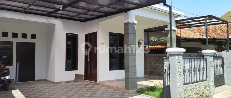 rumah cantik di cinere dekat pintu tol brigif 1