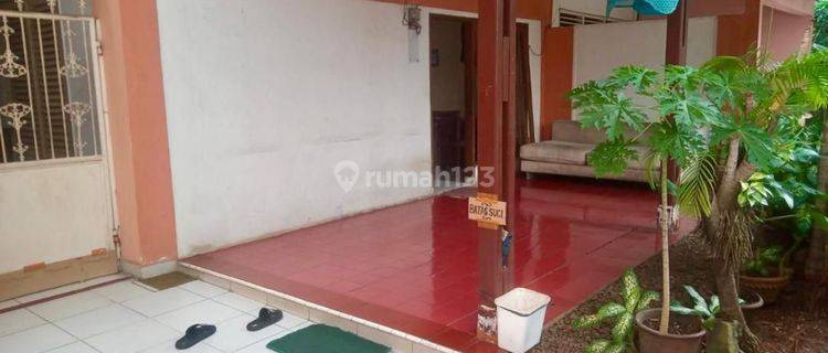 Rumah Lama Lokasi Strategis Di Kebayoran Baru Jakarta Selatan

 1