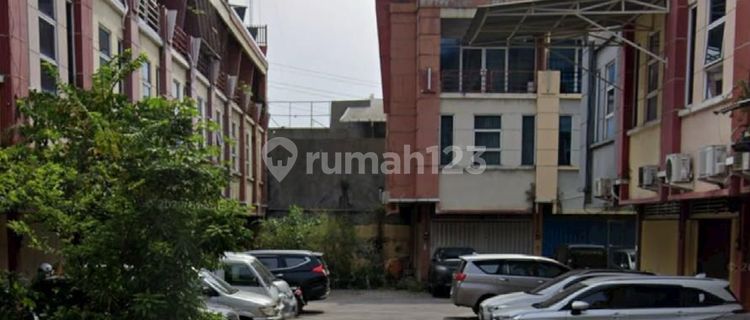 For Sale: 4.5-Storey Shophouse, 64 Square Meters in Teluk Gong, Jakarta 1