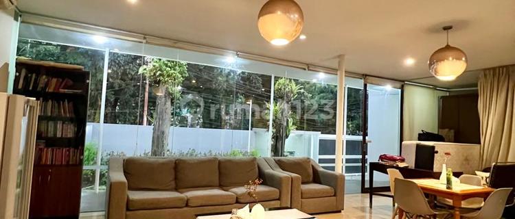 1-Story House with a Strategic Premium Location in Kebayoran, Jakarta 1