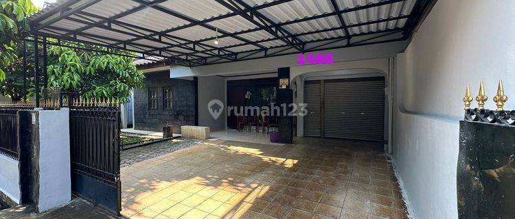 Disewakan Rumah Cantik Dan Luas Semi Furnish di Perumahan Billymoon Duren Sawit Jakarta Timur 1