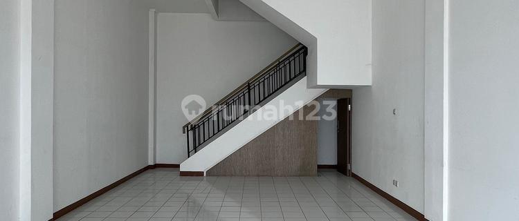 For Rent 3 Units of Connected Shophouses Diamond Pondok Hijau Golf, Gading Serpong, 3 Units Neatly Connected. 1
