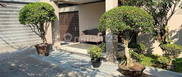 For Rent 3-Story Luxury House Suitable for Office on Pekayon Street, Pasar Minggu, South Jakarta 1