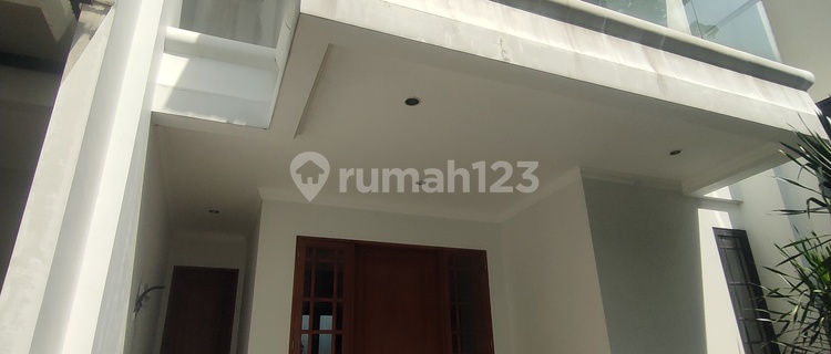 For Sale Minimalist 2-Story House in a Comfortable Location Within Lebak Bulus Cluster Area, South Jakarta 1