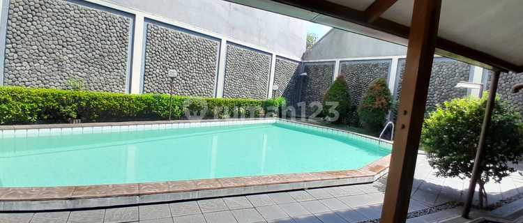 For Rent 2-Story House with Pool, Comfortable and Quiet Environment, 24-Hour Security in Pondok Indah, South Jakarta 1