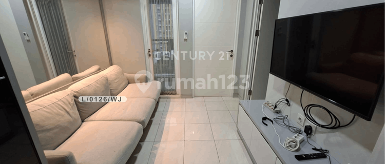 Luxurious, Comfortable, and Strategic Springlake Apartment at Summarecon Bekasi 1