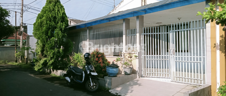 Rumah tengah kota Kediri kondisi terawat harga 1 M an 1